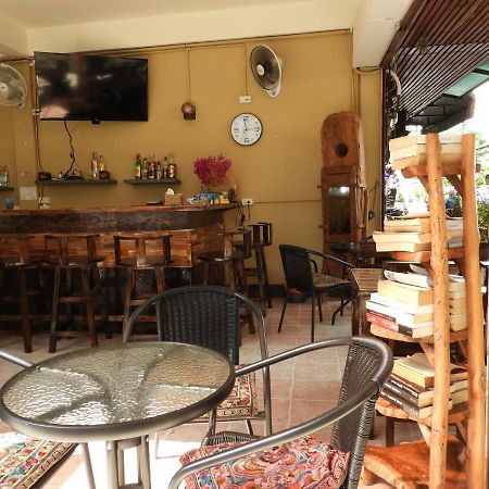 P'Lyn House Otel Chiang Mai Dış mekan fotoğraf