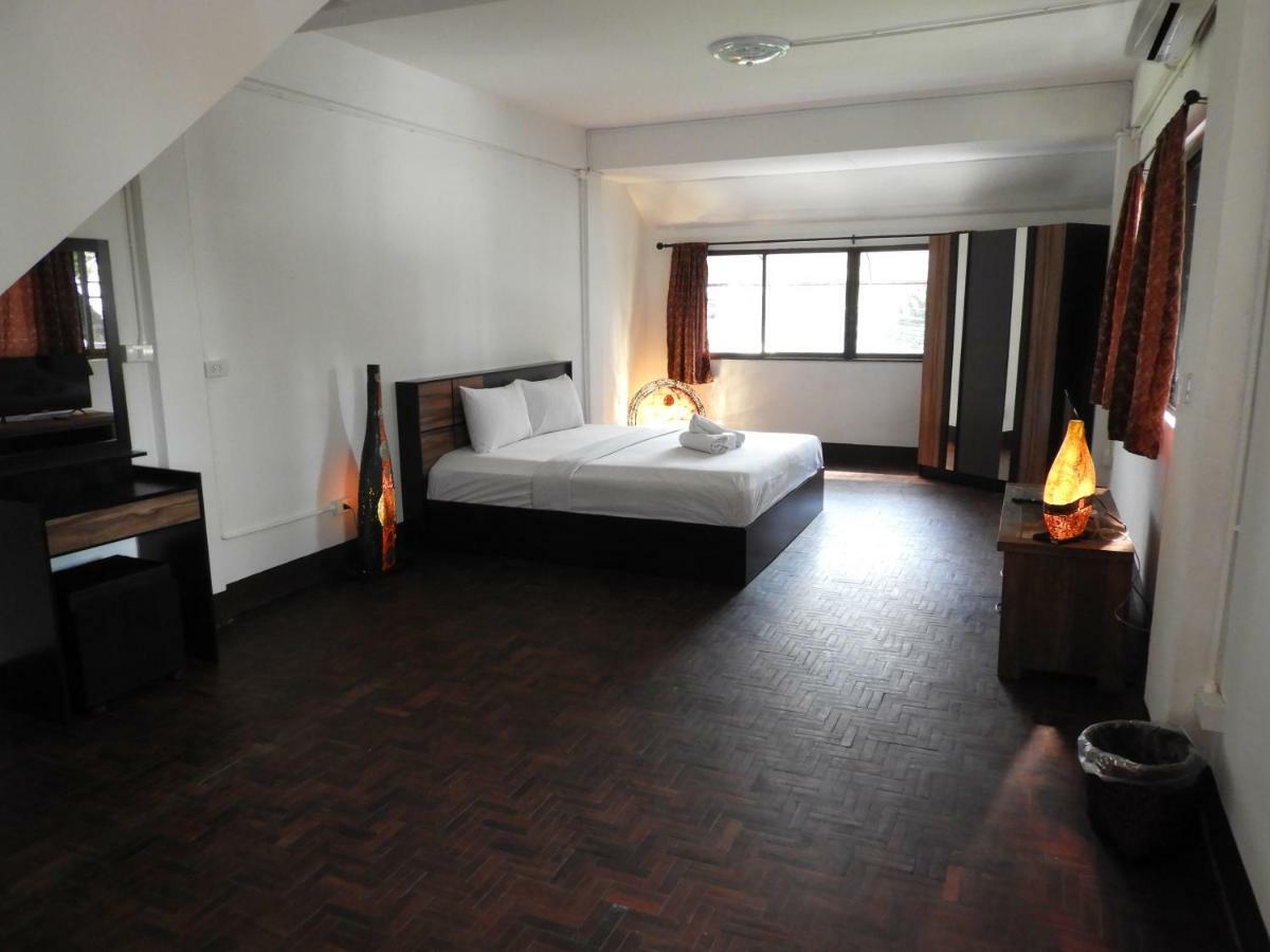 P'Lyn House Otel Chiang Mai Dış mekan fotoğraf