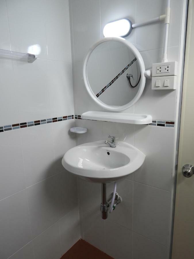 P'Lyn House Otel Chiang Mai Dış mekan fotoğraf