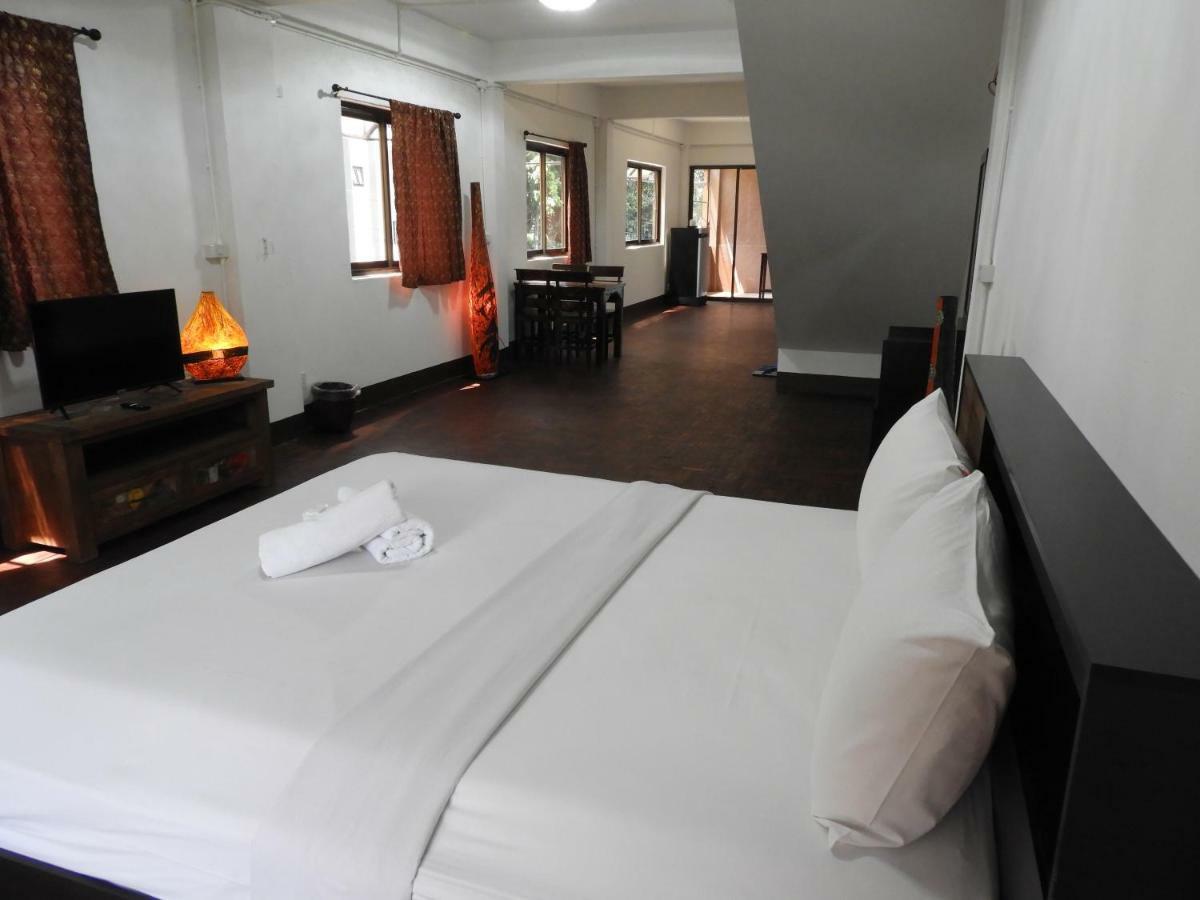 P'Lyn House Otel Chiang Mai Dış mekan fotoğraf