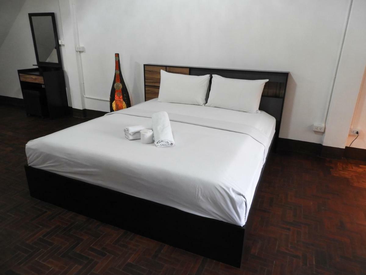 P'Lyn House Otel Chiang Mai Dış mekan fotoğraf
