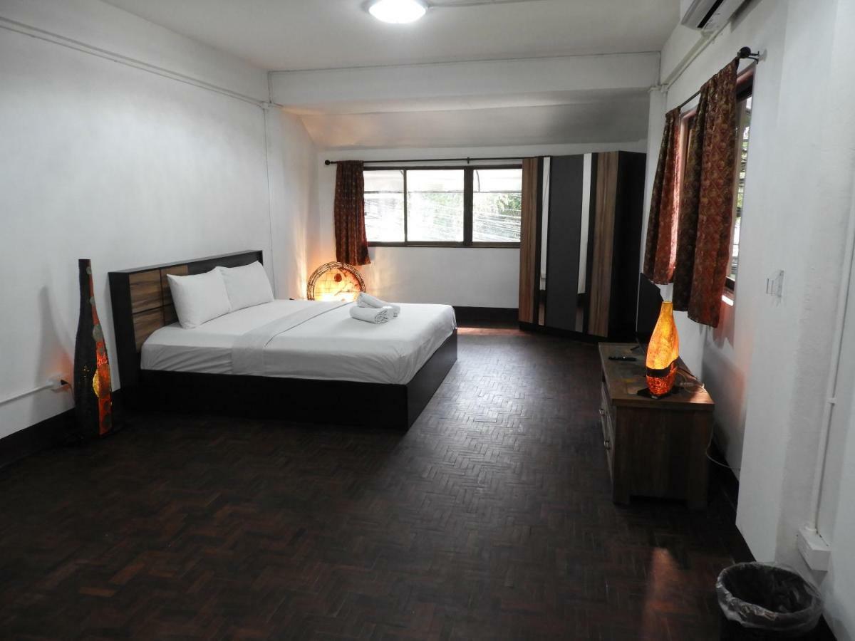 P'Lyn House Otel Chiang Mai Dış mekan fotoğraf